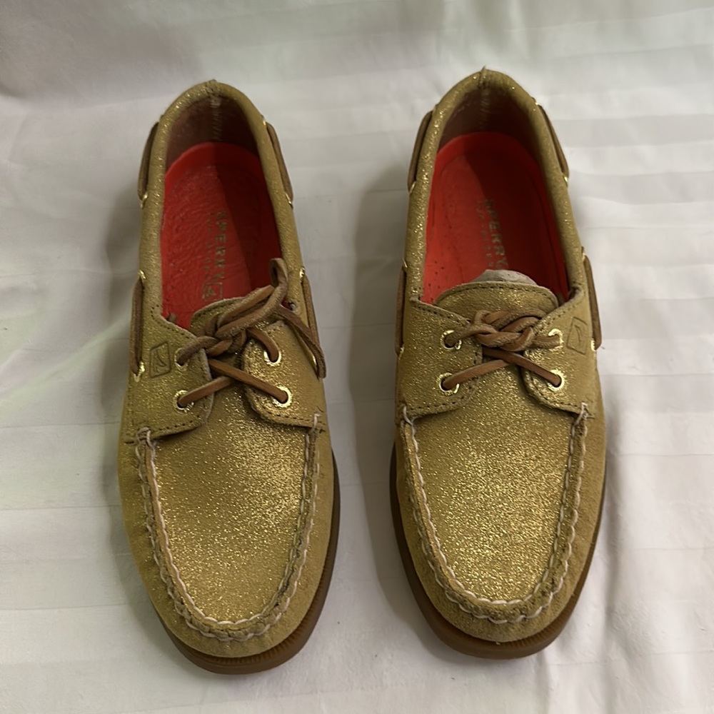 New Sperry Boat Shoes women’s size 6 gold sparkle suede